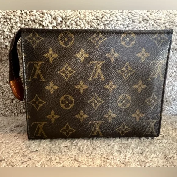 Louis Vuitton Toiletry 19 - Picture 2 of 6